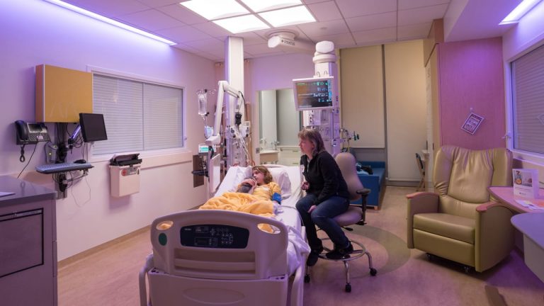 Chiếu Sáng Thông Minh Lumi Smart Lighting Trong Môi Trường Bệnh Viện - p 1 how better hospital lighting could actually help patients heal 768x432